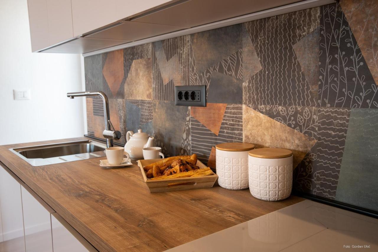 Blue Sky Apartment Ровин Екстериор снимка