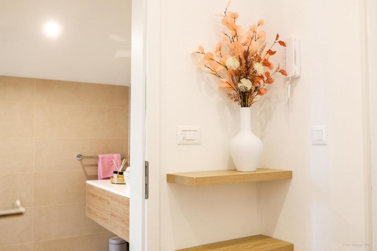 Blue Sky Apartment Ровин Екстериор снимка