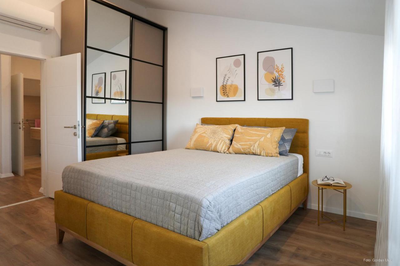 Blue Sky Apartment Ровин Екстериор снимка