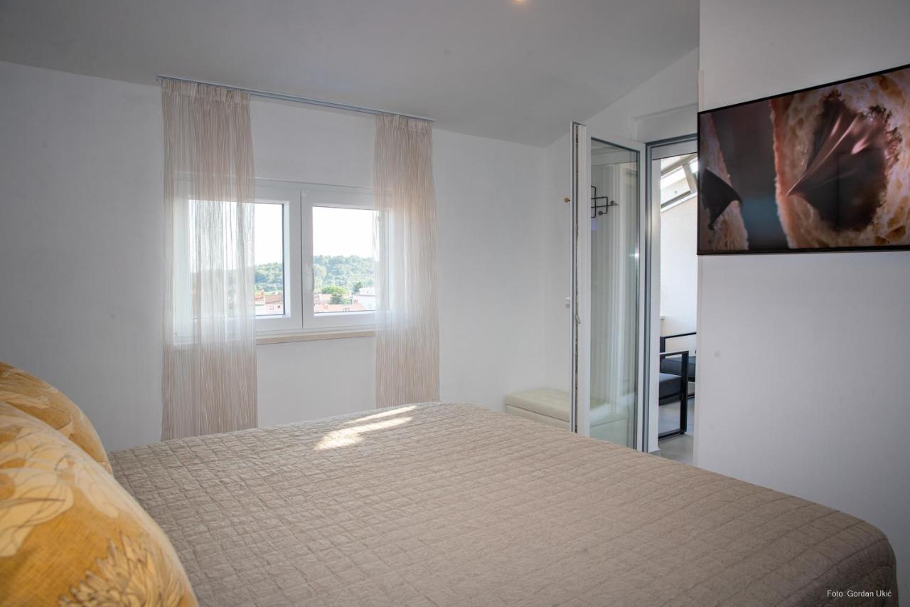 Blue Sky Apartment Ровин Екстериор снимка
