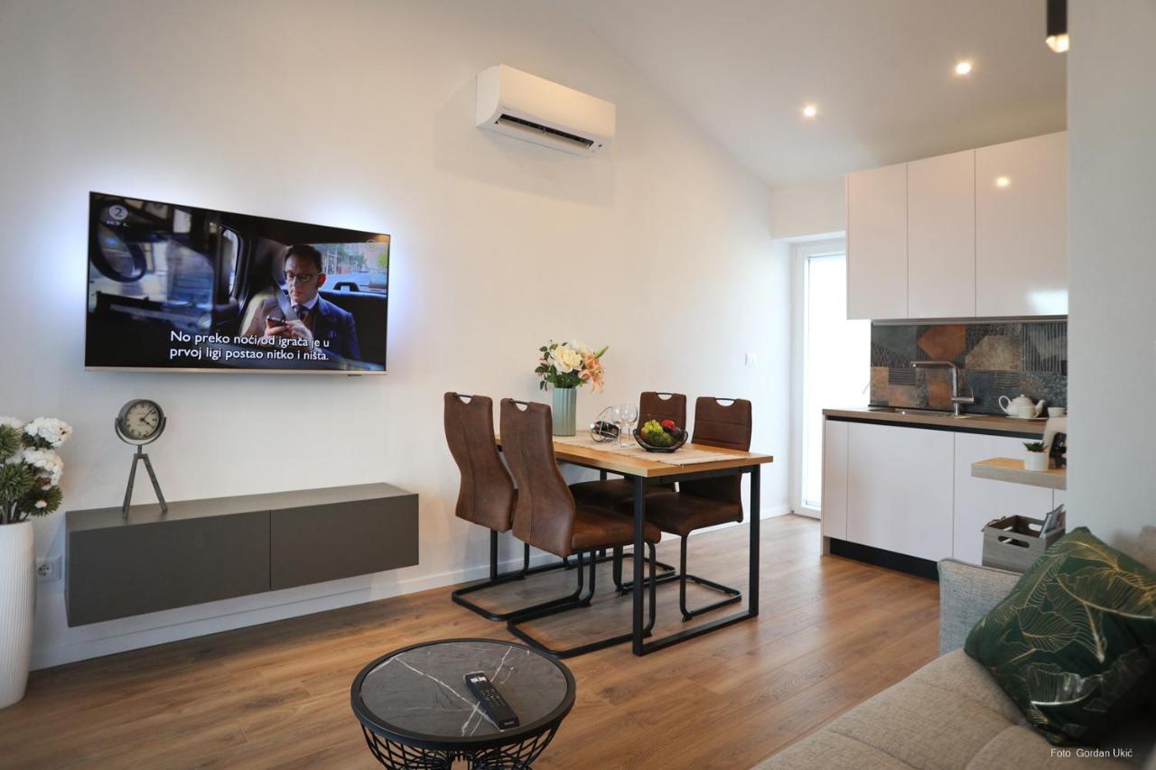 Blue Sky Apartment Ровин Екстериор снимка