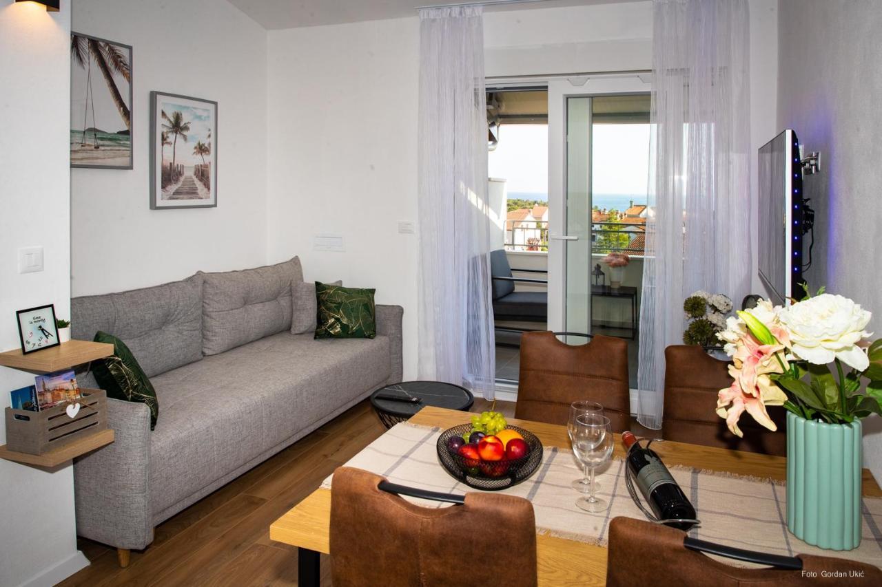 Blue Sky Apartment Ровин Екстериор снимка