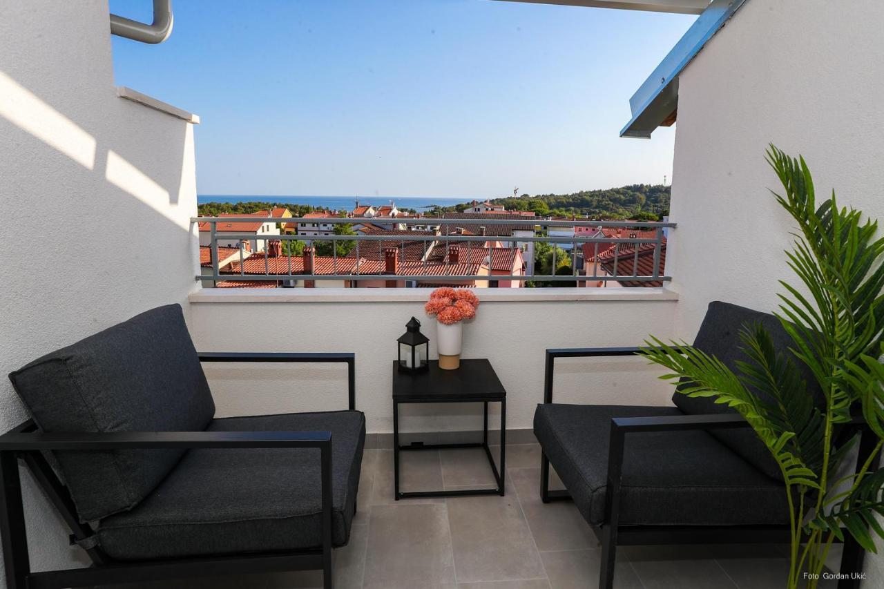 Blue Sky Apartment Ровин Екстериор снимка