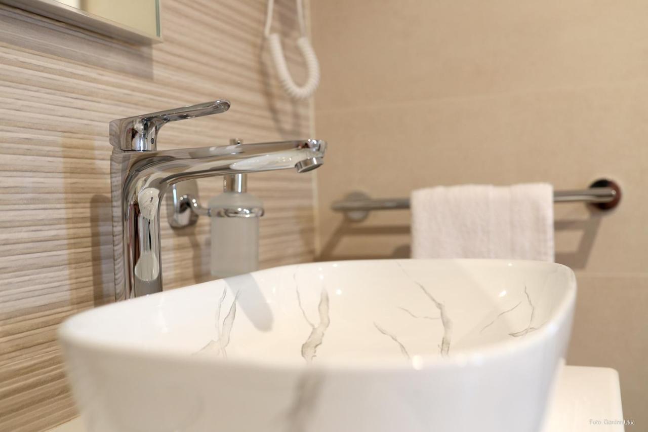 Blue Sky Apartment Ровин Екстериор снимка